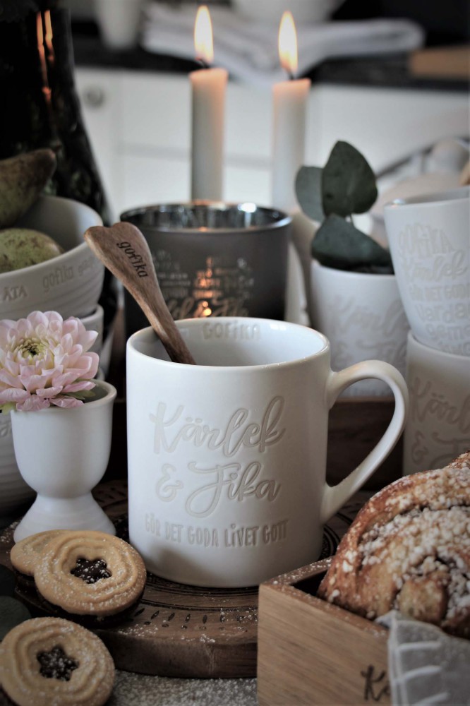 Mugg Kärlek & Fika från Majas lyktor säljs till förmån för Barncancerfonden